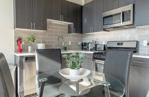 Near South Side Hotel | Spacious Family-Friendly 2BR near McCormick & Zoo