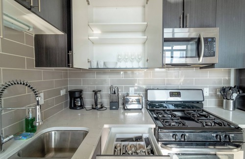Near South Side Hotel | Spacious Family-Friendly 2BR near McCormick & Zoo