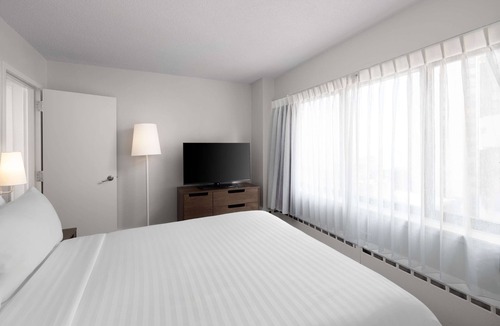 Streeterville Hotel | Spacious Good-Value Accommodation! 2 Convenient Units, Free Breakfast