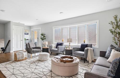 Highland Hills House | Spacious Home in Chicago Suburbs
