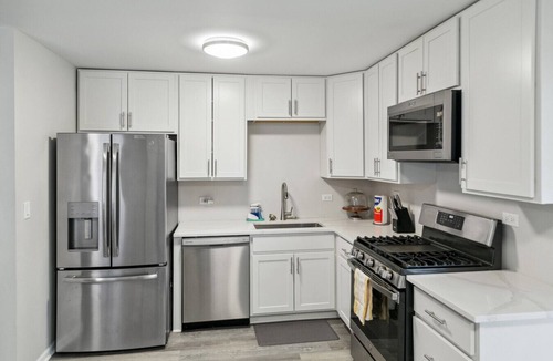 Libertyville House | Spacious home near DT Libertyville w/Rec Room!
