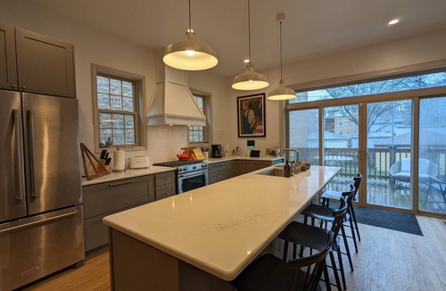 Rogers Park House | Spacious home w Chef’s Kitchen, Natural Light, Open Floor Plan, Ideal for Groups