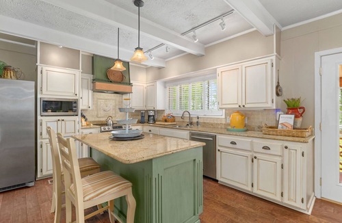 Lutts House | Spacious + Lakefront, Luxury Comfort Home w Eagles, Boathouse, Fireplace & Views