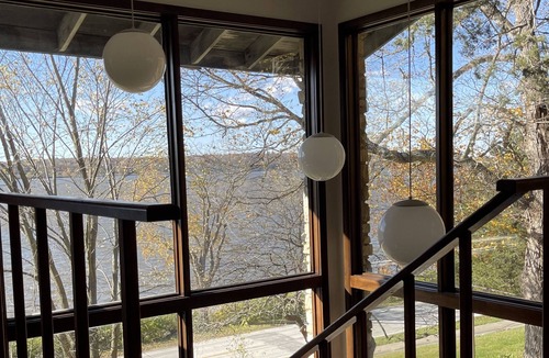 Nauvoo House | Spacious Midcentury Home right on the Mississippi River!