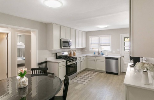 Waukegan Apartment | Spacious New 5 Bed Family Retreat Near Naval Base!