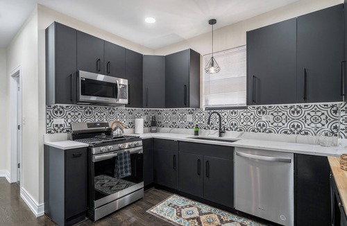Chicago House | Spacious/New Home - 8BD/4BTH - Sleeps 16 + Garage!