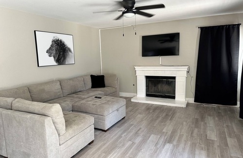 Palmdale House | Spacious oasis!