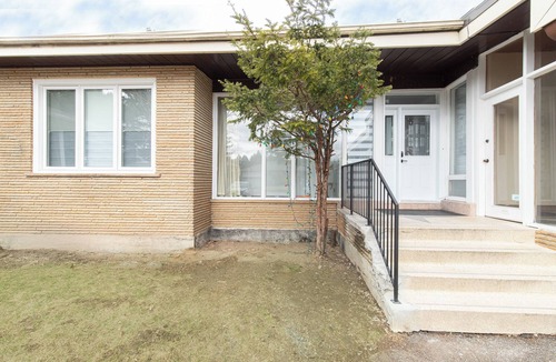 Thornhill House | Spacious Open Concept Home [5 Bdrm/4 bath]
