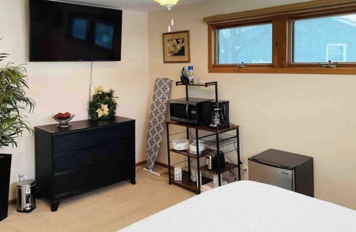 Buffalo Grove House | Spacious Private Room