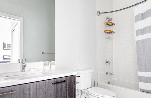 River West Apartment | Spacious River West 2BR w/ W/D next to L, by Blueground