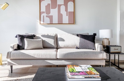 River West Apartment | Spacious River West 2BR w/ W/D next to L, by Blueground