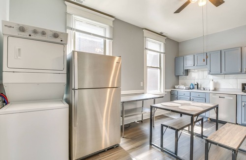 West Lakeview Apartment | Spacious Roscoe Village Apt w/Home Office!
