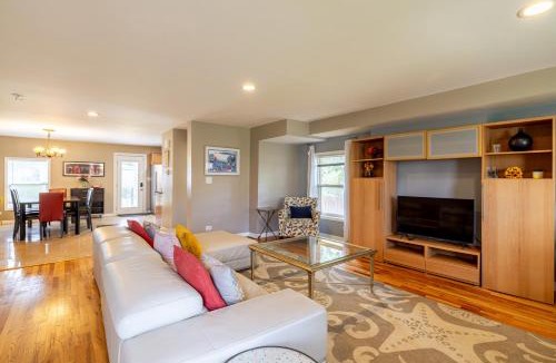 East Garfield Park House | Spacious Row Home next Transit near Downtown w Parking