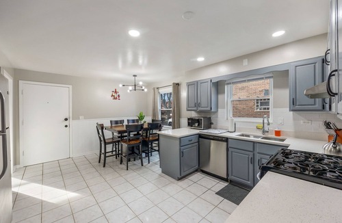 Skokie Apartment | Spacious Skokie Condo - 4 Beds!