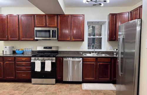 Skokie Condo | Spacious Skokie Retreat - 2BR/2BA - Mins to Chicago, mall & Train