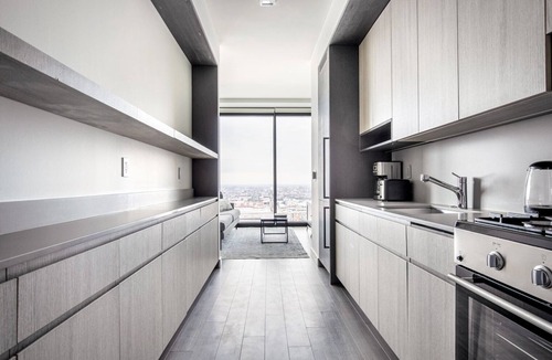 South Loop Apartment | Spacious South Loop Studio w/Gym, 1 block from CTA Train, by Blueground (ID #CHI348)