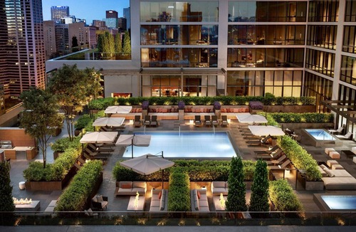 South Loop Apartment | Spacious South Loop Studio w/Gym, 1 block from CTA Train, by Blueground (ID #CHI348)
