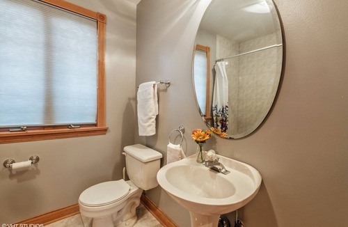 Wilmette House | Spacious Townhouse in Wilmette near lake and NW