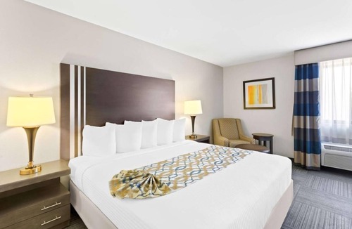 Naperville Hotel | Spacious Unit w/Free Parking and Breakfast Near I-88 Corridor - Pets Allowed