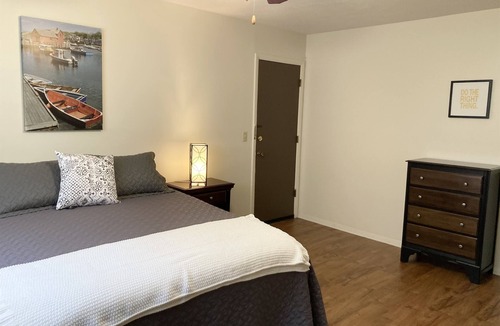 Normal Apartment | Spacious Updated 1 Bedroom Apartment