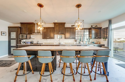 Yorkville House | Spacious Waterfront Yorkville Getaway w/Yard