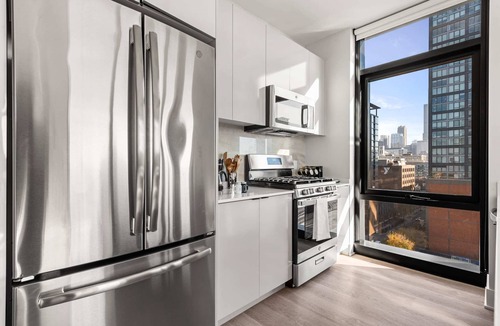 West Loop Apartment | Spacious West Loop Retreat for Business Groups