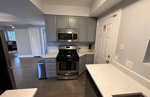 Pulaski Park Condo | Spacious Wicker Park Hideaway with Parking!