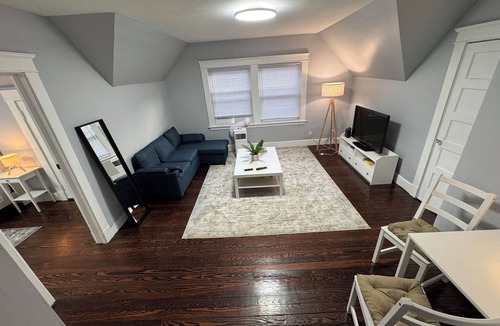 New Haven House | Spacious Yale 2BR with Full Kitchen & WiFi