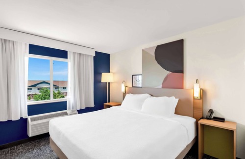 Springfield Hotel | Spark by Hilton Springfield Southwest