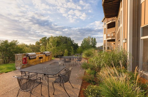 Hanover Resort | Specialty shops, boutiques, galleries & restaurants!
