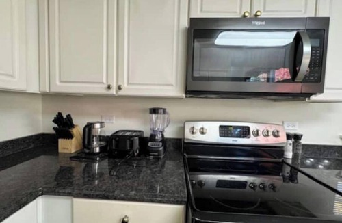 Crystal Lake House | Spectacular Home, pool table,6 TVs,King/Queen beds