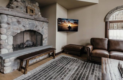 Roscoe House | Spectacular Mountain Getaway/6 Bedroom Home with Studio and Panoramic Views