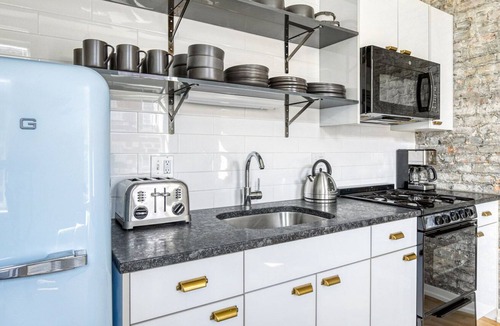 Wicker Park Apartment | Splendid Wicker Park 1BR w/ W/D, 1 block to L, Six Corners, by Blueground