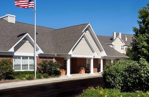 Waukegan Apartment | Splurge In Comfort & Style! Near Foss Park, Outdoor Pool, Pets Allowed!