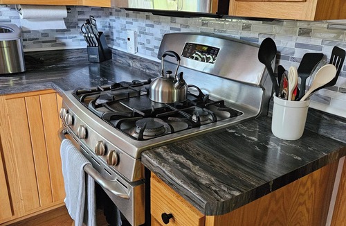 Newcomerstown Cabin | Springhaven Oasis Cabin