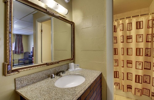 Macomb Hotel | Star Motel