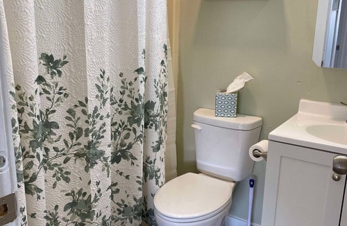Teutopolis House | Starry Night-Cozy, small town feel. 2 Bedroom, 1 office -option of air mattressn