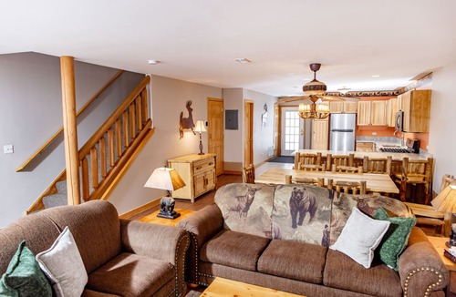 Oglesby House | Starved Rock Cabin Sleeps 9