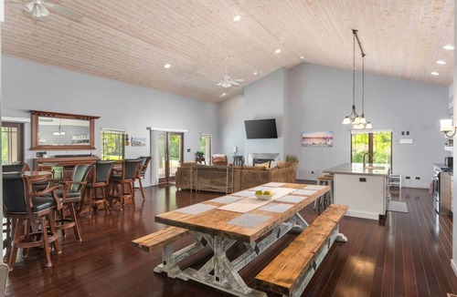 Ottawa House | Starved Rock Retreat- 5 min from State Parks!