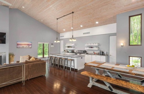 Ottawa House | Starved Rock Retreat- 5 min from State Parks!