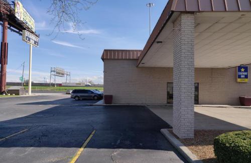Lansing Hotel | Starway Inn