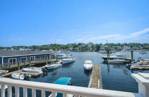 Gloucester House | Stay at Smith Cove