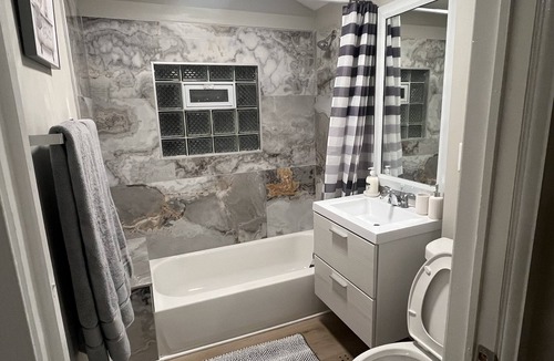 East Beverly Cottage | Stay near family or close to downtown, this cottage in Beverly has it all!
