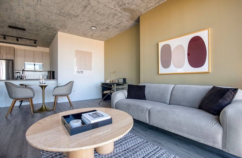 West Town Apartment | Stellar River North 1BR w/ Gym & Pool, close to Riverwalk, by Blueground