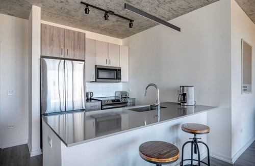 West Town Apartment | Stellar River North 1BR w/ Gym & Pool, close to Riverwalk, by Blueground