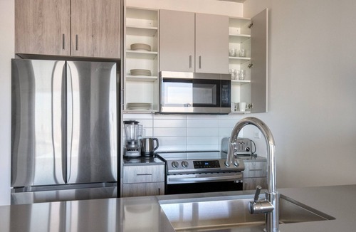 West Town Apartment | Stellar River North 1BR w/ Gym & Pool, close to Riverwalk, by Blueground