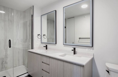 Near West Side Apartment | Stellar West Loop 2BR w/Rooftop & Gym, close to L, by Blueground