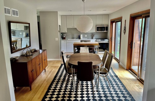 Glen Ellyn House | Step into the Past: Stylish 1970s Mid-Century VRBO for a Vintage Getaway!