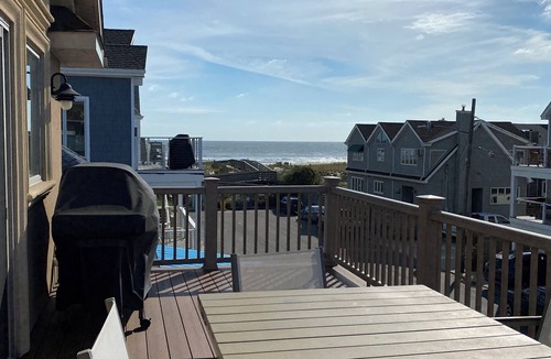 Long Beach House | Steps from the beach! Beautiful 3-bedroom house in Long Beach