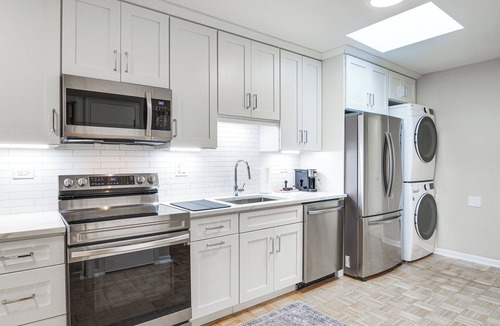 Chicago Apartment | Steps to Shops & Eats: Apt in Portage Park!